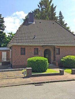 Gepflegter Walmdachbungalow mit Garage in ruhiger Wohnlage in Schenefeld bei Itzehoe - Schenefeld (Landkreis Steinburg)