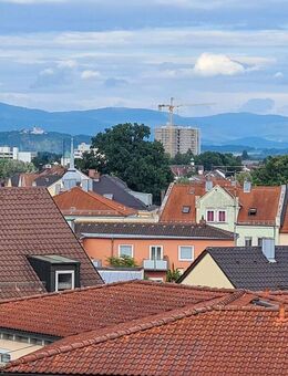 Zentral gelegene Dachgeschosswohnung mit Blick zum Bogenberg - Straubing