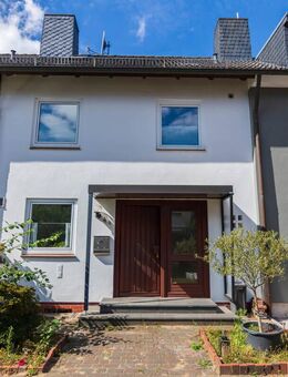 Gepflegtes Haus mit Garage - 600 m zur U2 - Hamburg