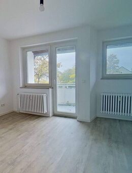 **Frisch für Sie saniert: 3-Zimmer-Wohnung mit BALKON und BADEWANNE** - Bielefeld