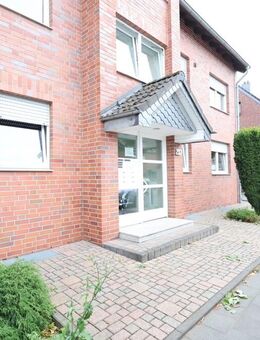 "Junges Renditehaus in Bestlage Mönchengladbach" 6 Wohnungen, Garagen und Top-Mieterstruktur - Mönchengladbach