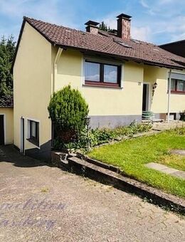 Einfamilienhaus mit Einliegerwohnung in Stadt nahe Wohnlage von Detmold - Detmold