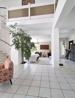 Exklusive Architektur trifft auf großzügiges Wohnen in gesuchter Lage - Rosbach (Höhe)