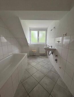 Chick und modern: 2-Zimmer-Dachgeschosswohnung mit Balkon! - Nürnberg