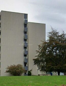 Renovierte und ca. 70 m² große 3-Zimmerwohnung mit Loggia - Krefeld