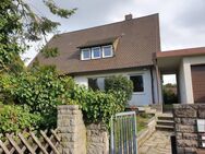 Generationshaus oder Großfamilie? Haus mit Einliegerwohnung? 8 Räume, 2 Bäder, Garage, Garten: Beste Voraussetzungen für die Eigenheimerfüllung! - Nürnberg