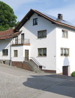 Ruhmannsfelden ca. 3 km: Gr. 2-Fam.-Haus m. Büro, Photovoltaikanlage, 3 Garagen u. 3 sep. Eingängen! - Patersdorf