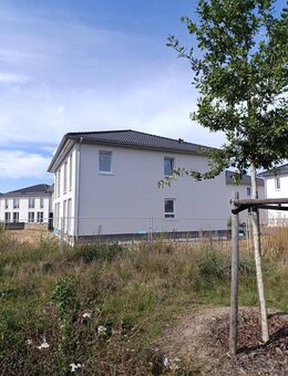 Erstbezug: Günstige 4-Zimmer-Doppelhaushälfte mit gehobener Innenausstattung und EBK in Schulzendorf - Schulzendorf