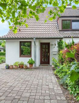 Klein aber oho- Gepflegtes REH mit pflegeleichtem Garten und wohnlich ausgebauten Spitzboden - Plön