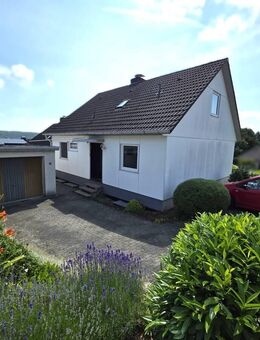 Freistehendes Einfamilienhaus mit ELW (Fertighaus) in Trendelburg-Deisel - Trendelburg