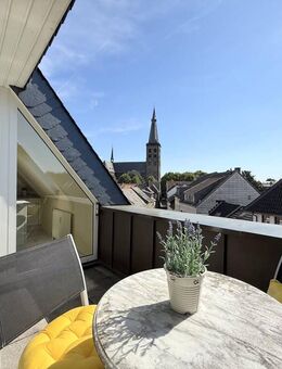 St. Tönis - Traumwohnung mit Süd-Balkon, ca. 50 m² Wohn/Esszimmer, Galerie & Blick über die Dächer - Tönisvorst