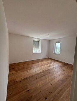 3 Zimmer Wohnung sanierter Altbau in toller Lage in Stuttgart - Stuttgart