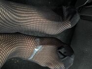 Ich biete täglich einen Handjob oder Feetjob im Auto an! - Gießen