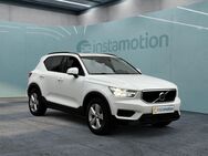 Volvo XC40, Momentum, Jahr 2021 - München