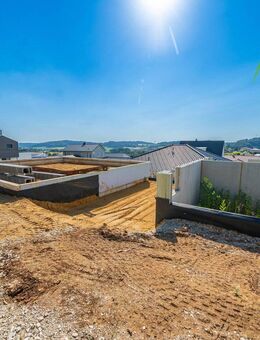 Traumgrundstück auf sonnigem Westhang mit Massivhaus zum selbst ausbauen oder Schlüsselfertig - Velburg