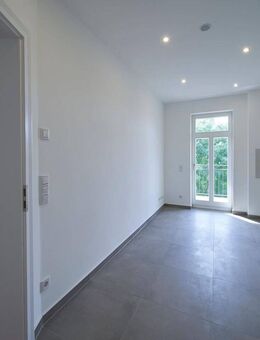 Hochwertig saniertes Denkmal - 4-Raum-WE - Süd-West-Balkon, Einbauküche, Parkett, Aufzug, Tageslichtbad, Abstellkammern, Kelleranteil - Chemnitz