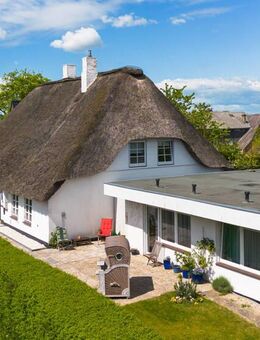 Seltene Gelegenheit: Reetdachhaus plus Bungalow inmitten einer beliebten Ferienregion. - Süderstapel