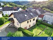 2-Familienhaus mit großen Scheunen - Scheidt