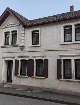 Zweifamilienhaus mit schönem angelegten Grundstück - Lauterecken