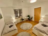 4-Zimmerwohnung mit WLAN, TV, Bad, WC, Küche mit Essplatz, Waschmaschine, Trockner, Terrasse und Stellplatz - Esslingen (Neckar)