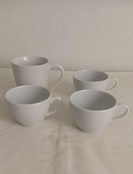 4 Cappuccino Tassen 3 kleinere 1 große Tasse weiß ohne Untertassen von Maisons - Essen