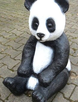 Dekofigur Pandabär sitzend Gartendeko - Hergisdorf