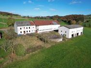 Wohnhaus mit Nebengebäuden in Üttfeld, Ortsteil Binscheid - Üttfeld