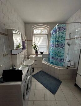 Objekt-Nr.: 7625 - vermietete große 2-Zimmer-ETW im1. OG mit Eckbadewanne, Abstellraum und Balkon in Plauen - provisionsfrei - - Plauen
