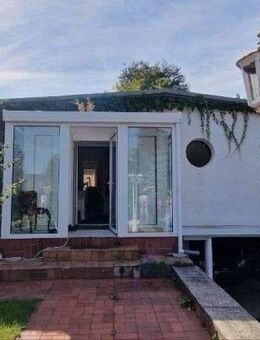 IMMOBERLIN.DE – Toplage! Behaglicher Bungalow mit Tiefgarage & Südgarten - Erkner