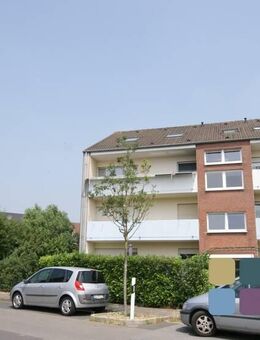 IPA- 8 Familienhaus mit 8 Garagen und Garten in Kevelaer. - Kevelaer