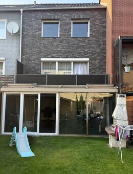 Alt Garbsen - Kernsaniertes Reihenmittelhaus, 5 Schlafzimmer, Wintergarten und Balkon! - Garbsen
