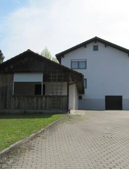 Zweifamilienhaus mit großen 4 1/2-Zimmer-Wohnungen in zentrumsnaher Lage von Mainburg - Mainburg