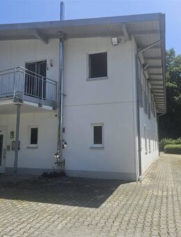 Ideal für Paar! 5 Zimmer Wohnung im ersten OG mit Balkon - Vilsbiburg