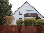 Zweifamilienhaus mit zusätzlicher Einliegerwohnung, Garage, 2 Balkonen, Terrasse und Garten - Nürnberg