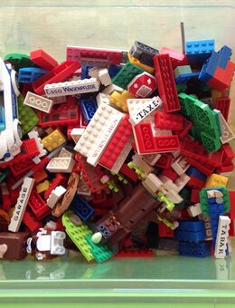 Legosteine / ca 2kg und 5 Playmobil Figuren - Schönefeld