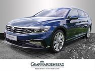 VW Passat Variant, R-Line TDI, Jahr 2022 - Gengenbach