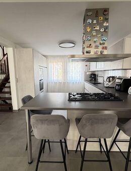 Willkommen in Birkenfeld! Modernisiertes 2-Familienhaus mit Carport und Garage - Birkenfeld (Baden-Württemberg)