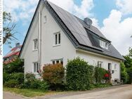 Bielefeld-Heepen: Saniertes und sonniges Einfamilienhaus mit Photovoltaikanlage und Baugrundstück - Bielefeld