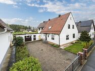 Wunderschön saniertes Zweifamilienhaus + zwei genehmigte Doppelhaushälften in Traumlage! - Langensendelbach