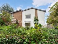 Zweifamilienhaus mit großem Grundstück, Wintergarten und Kamin-Sitzecke. - Erftstadt