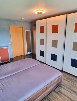 Sofort verfügbar! - Voll möblierte, schöne, sonnige 2-Zimmer-Wohnung mit Balkon und KFZ-Stellplatz - Weiler-Simmerberg