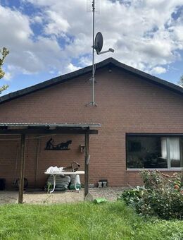 Wohnen oder Arbeiten ! Bungalow mit großem Grundstück und großer Lagerhalle mitten in Dahlenburg - Dahlenburg