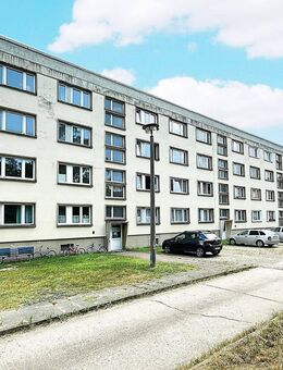 Kleine Wohnanlage, bestehend aus 3 Mehrfamilienhäusern und 15 Garagen - Zerbst (Anhalt)