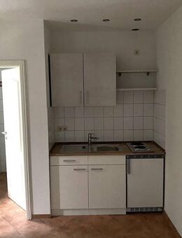 Kleine günstige 1-Zimmer-Wohnung mit Einbauküche - Altenburg