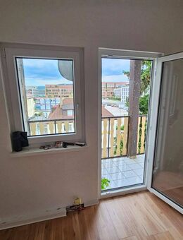 Sehr Helle 3 Zimmer Wohnung mit Balkon 3OG im zentrum Bad Cannstatt - Stuttgart