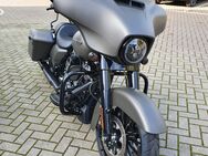 Harley Davidson Street Glide Special 114 ( FLHXS), Grau Matt, Top Auststattung, nur 5800 km, - Essen