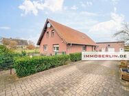 IMMOBERLIN.DE - Angenehmes Einfamilienhaus mit Nebengebäude und viel Potential auf großem Grundstück in ländlicher Lage - Kremmen