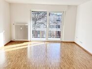 4 Zimmer im 2.OG, Parkett, 2x Balkon, Stellplatz im sanierten Haus - Freiburg (Breisgau)