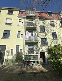 Stilvoll Wohnen mit Balkon und Altbaucharme in 3-Zi-ETW im 2. OG (vermietet), KA Weststadt - Karlsruhe
