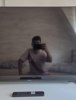 Philips Television with only a year of usage - München